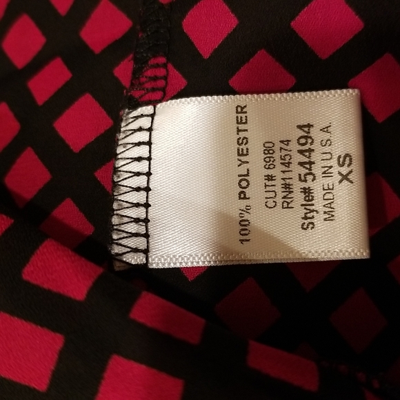 Pleione Short Sleeve Blouse with red pattern, size XS - Picture 13 of 13